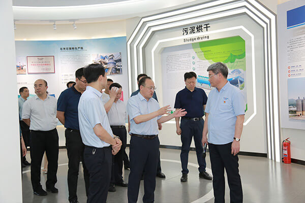 新鄉(xiāng)市政府市長魏建平到長城機械調(diào)研督導(dǎo)“萬人助萬企”活動開展情況