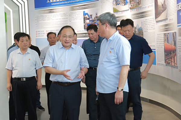 新鄉(xiāng)市政府市長魏建平到長城機械調(diào)研督導(dǎo)“萬人助萬企”活動開展情況